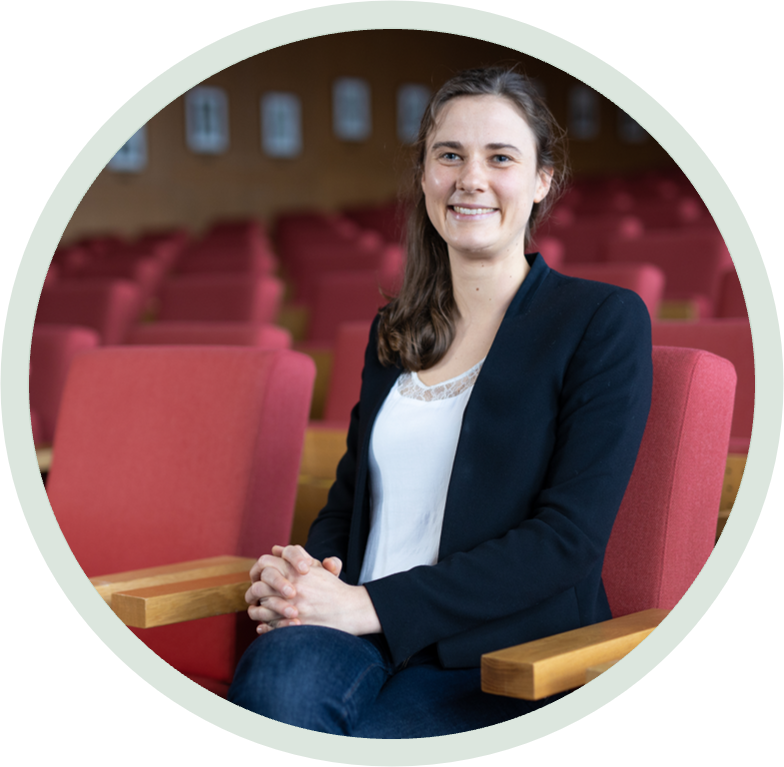 Dr. Marieke Oudelaar Dr. Marieke Oudelaar